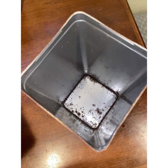 Vintage 1969 Nabisco Premium Saltine Cracker Tin 14oz. Light Blue Top - Picture 7 of 7